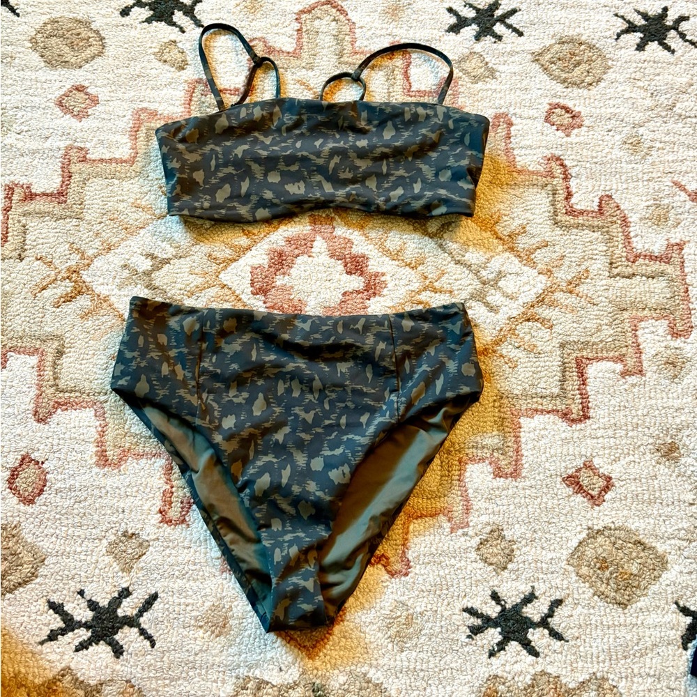 Vuori Dune bikini NWT size medium